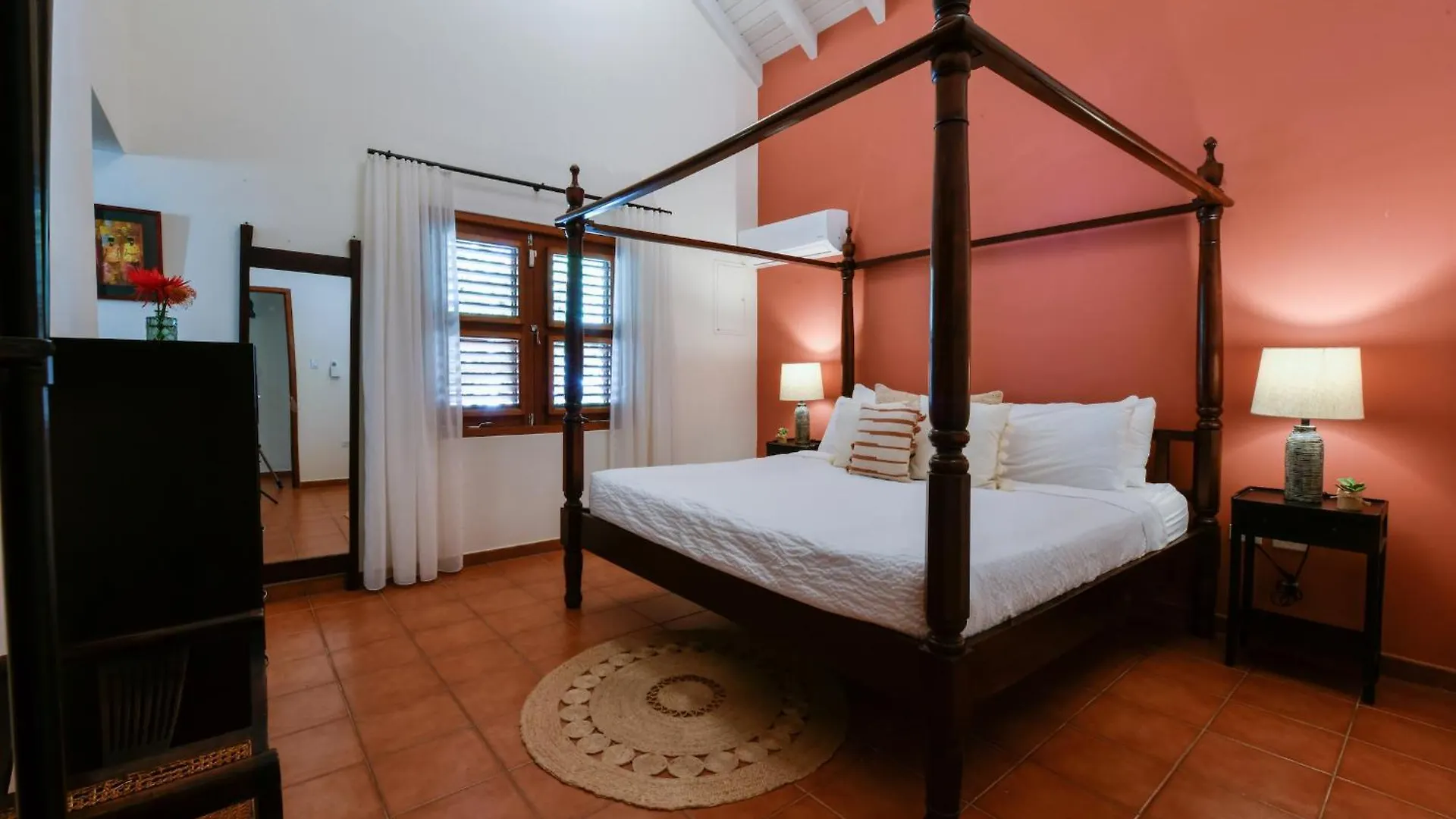 Villa Adelaida Palm Beach 0*,